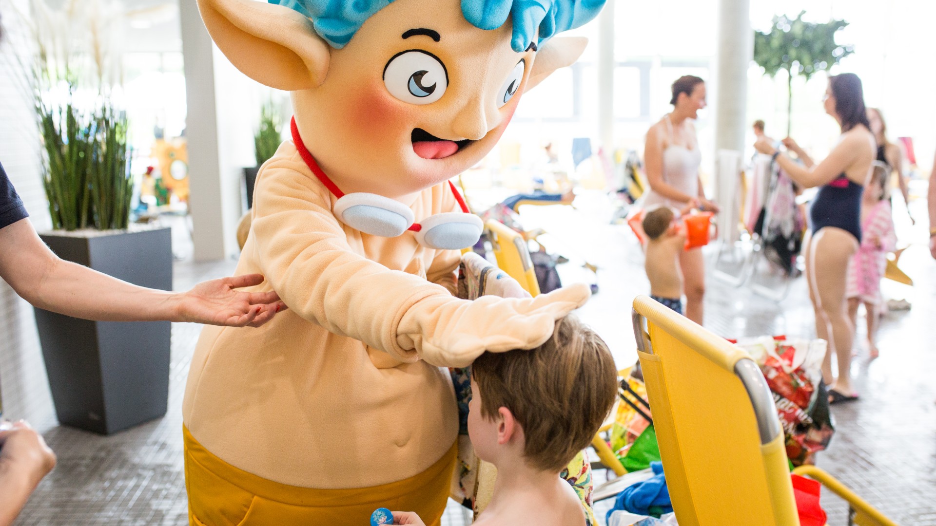 Das Maskottchen Willi Welle auf dem Kinderfest im blu, © Alena Suber
