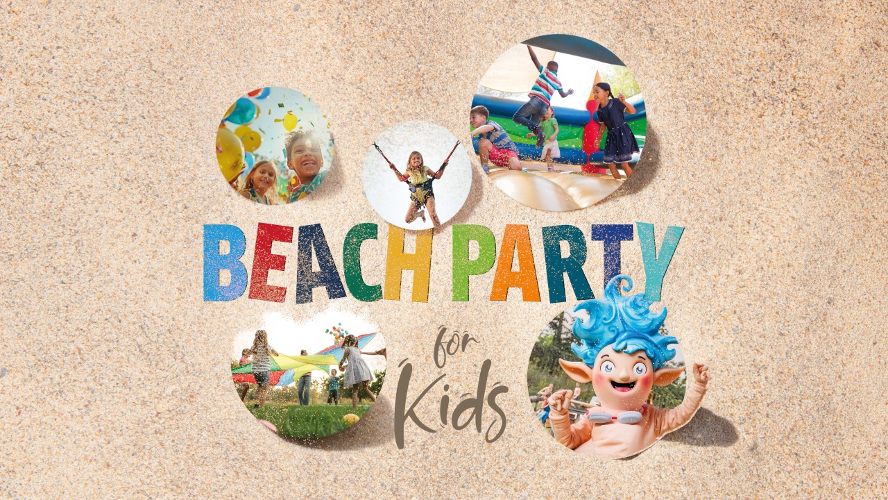 Sandiger Strandboden mit buntem Schriftzug 