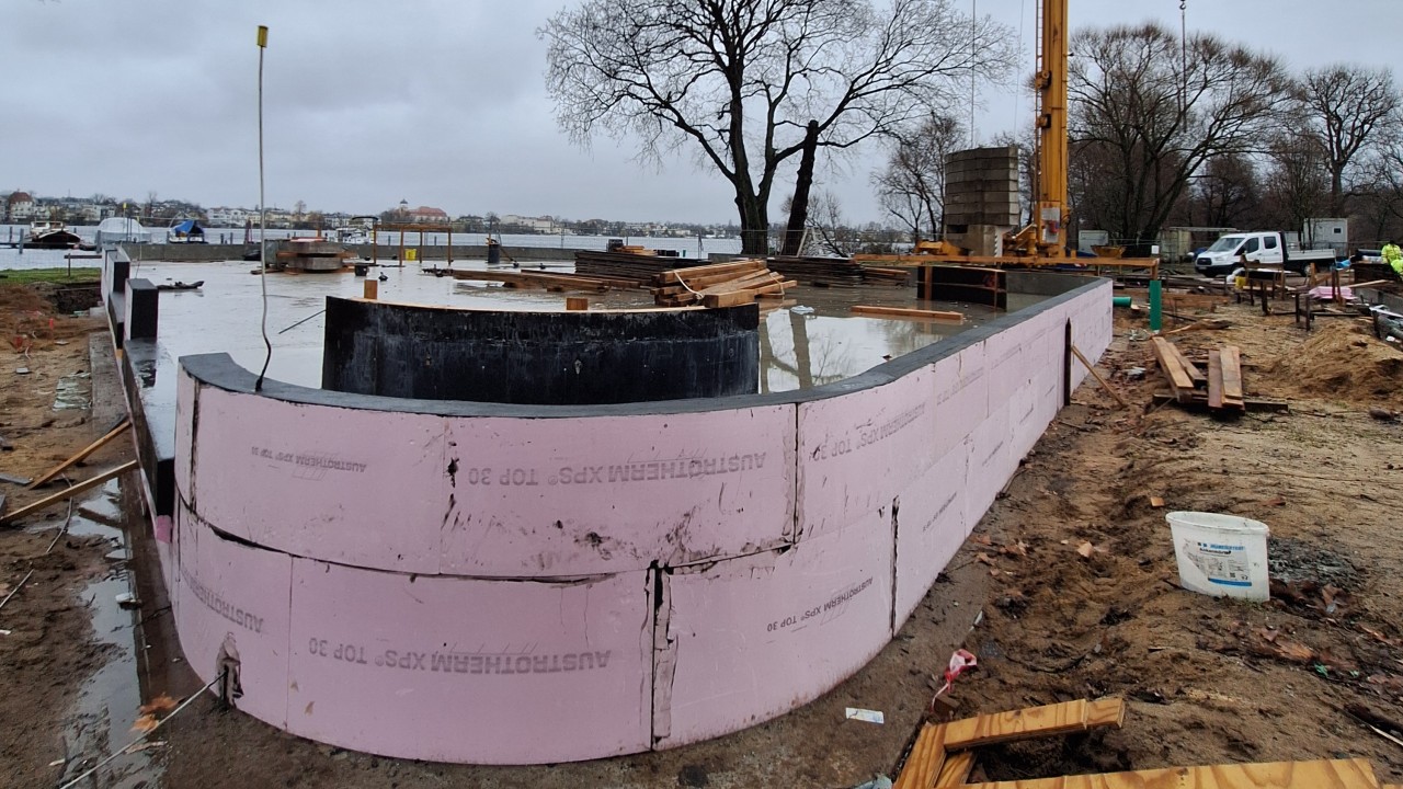 Baustelle Stadtbad Park Babelsberg – Bodenplatte vom neuen Gebäude