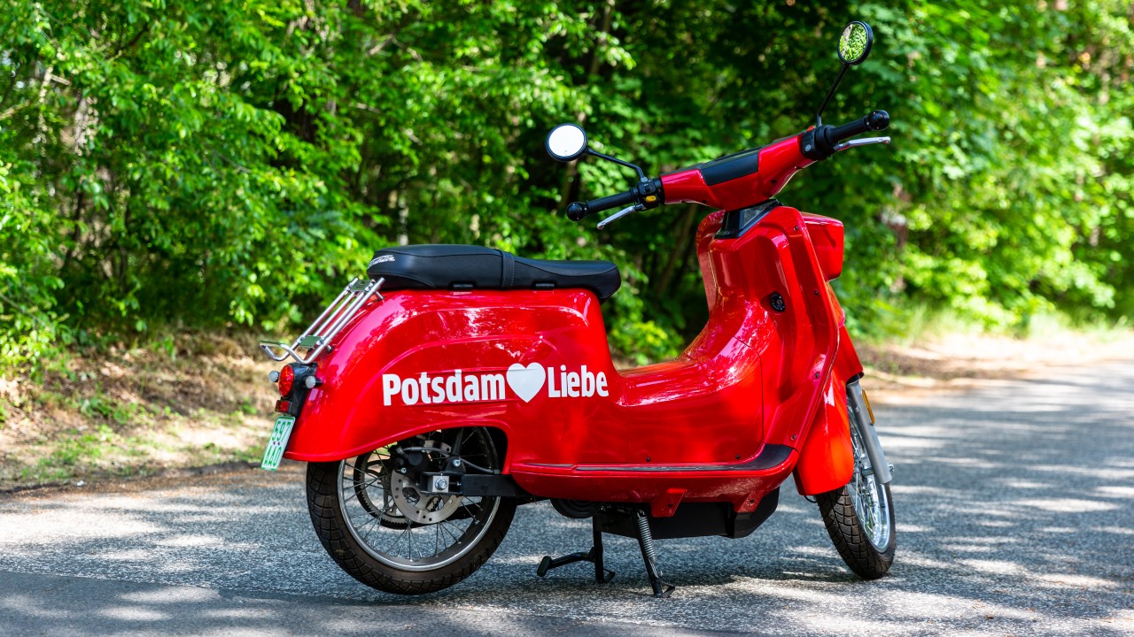 PotsdamLiebe-Elektro-Schwalb in rot