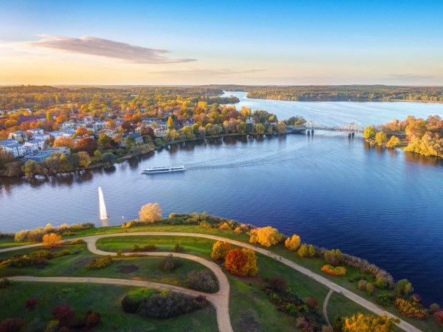 Luftaufnahme vom Babelsberger Park und der Glienicker Brücke, © Sliver /Fotolia