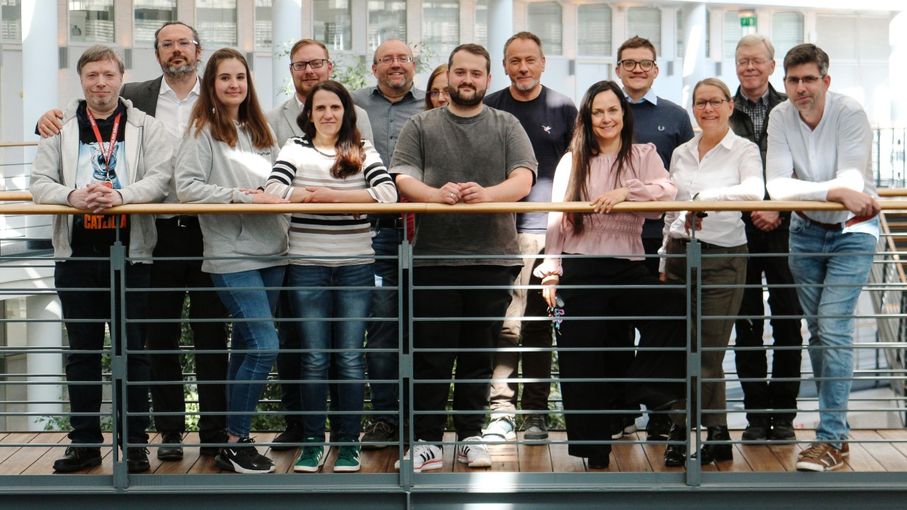 Teamfoto im Atrium der EWP vom Geschäftskunden-Team
