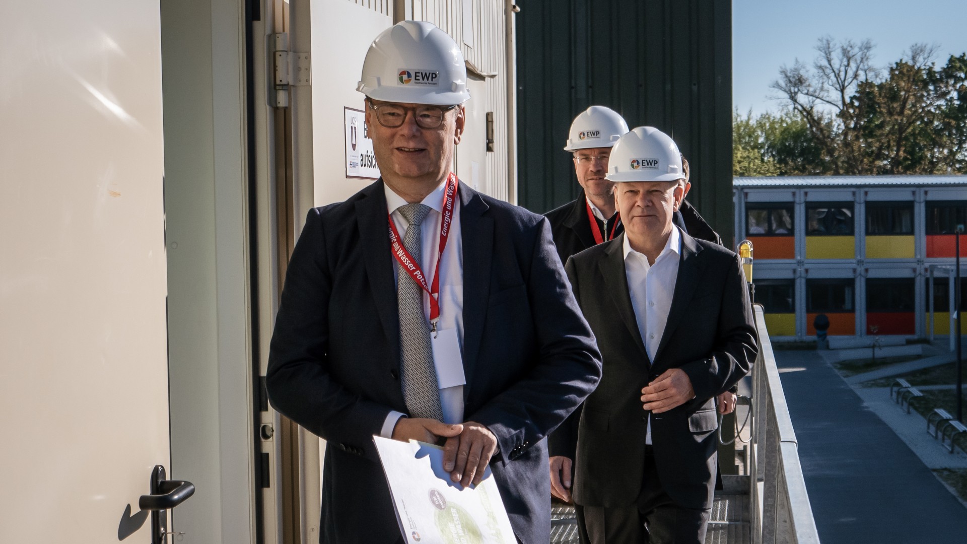 Eckard Veil empfäng Bundeskazler Olaf Scholz und OB Mike Schubert auf der Geothermie-Baustelle, © Florian Sorge