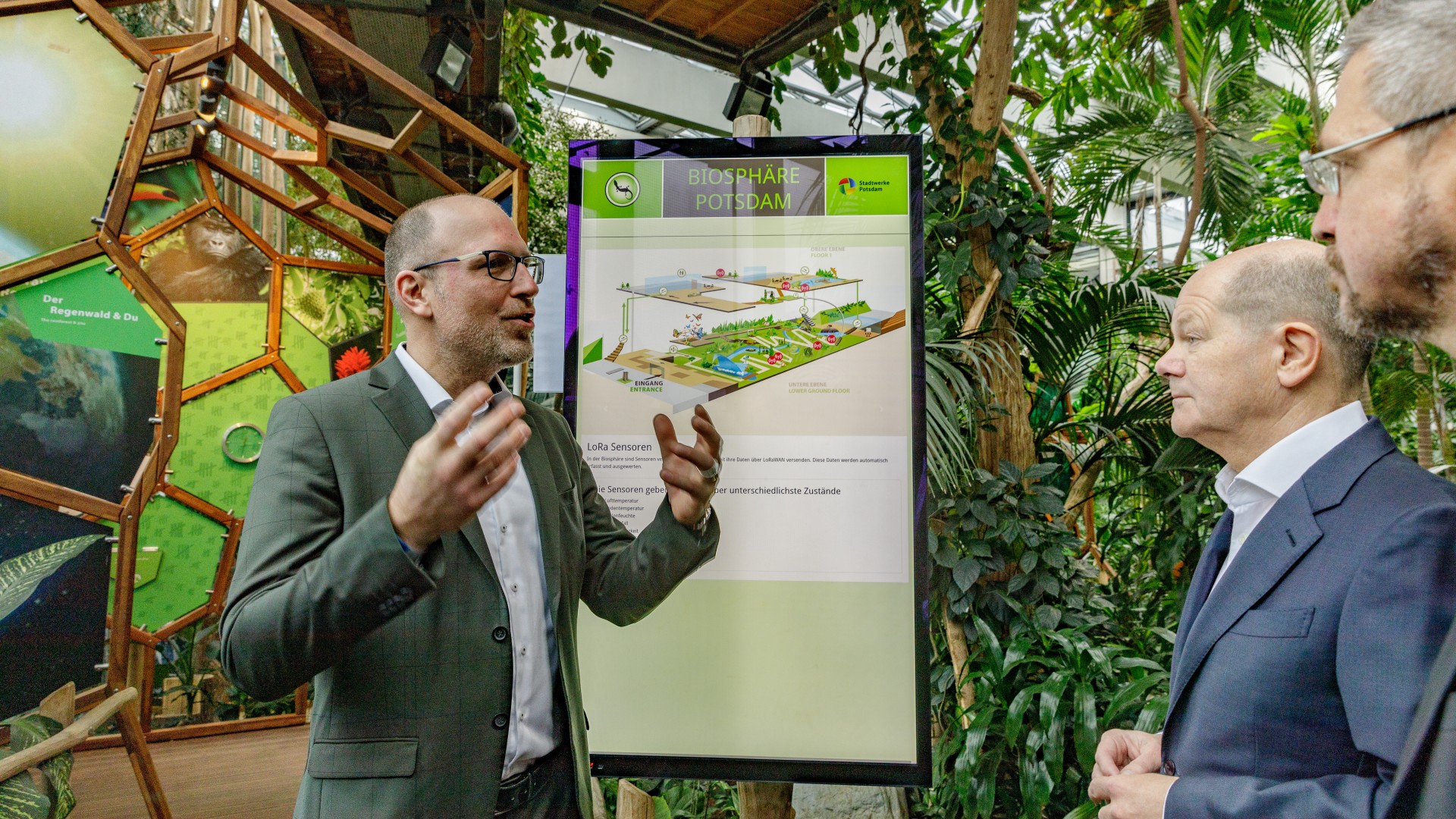 Olaf Scholz und Mike Schubert bei der Vorstellung LoRaWAN in der Biosphäre