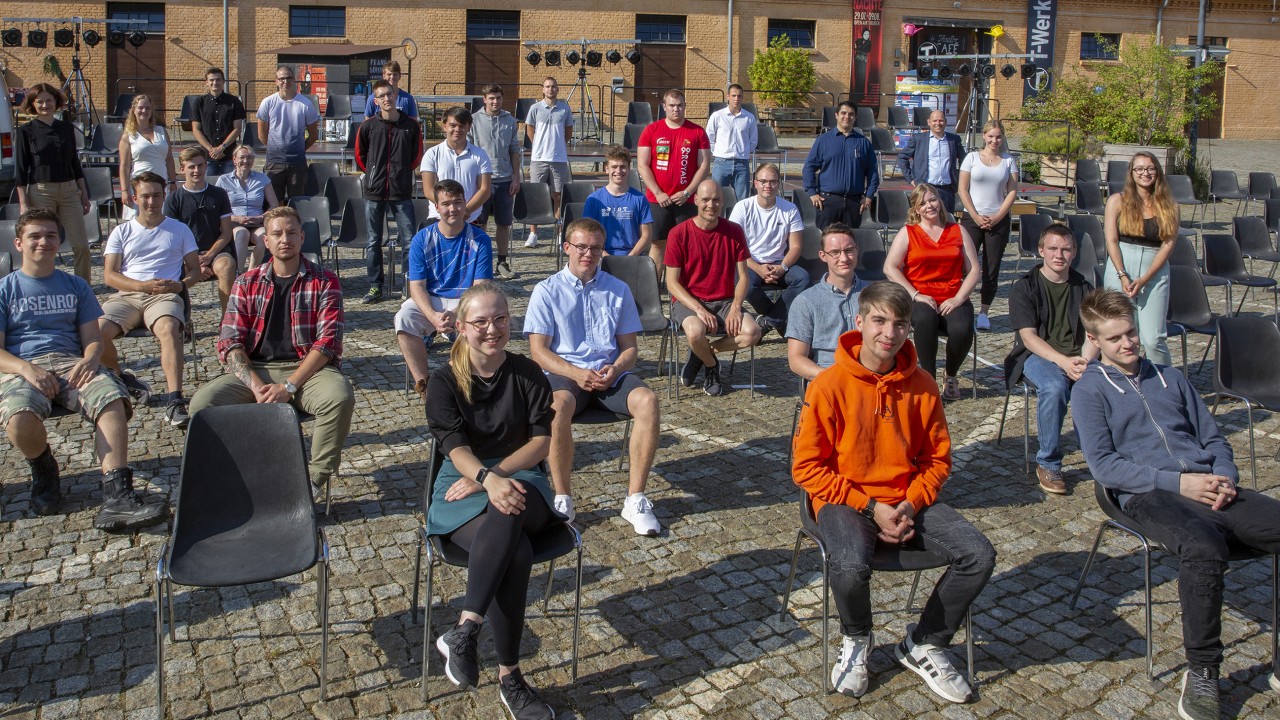 Gruppenfoto der neuen Azubis und Studenten 2020, © Katrin Paulus