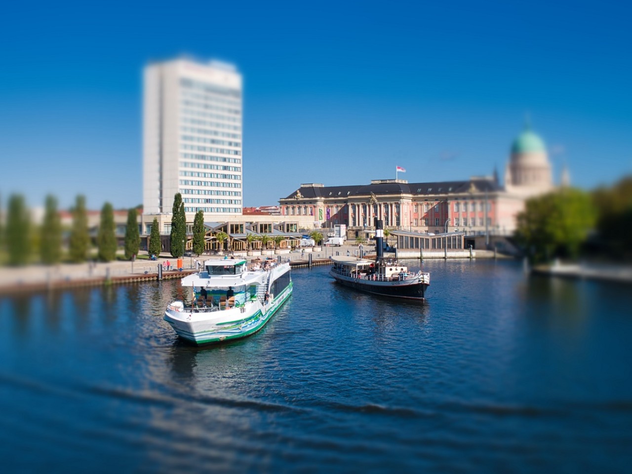 Im Hafen der Weissen Flotte zwei Schiffe, © Weisse Flotte Potsdam