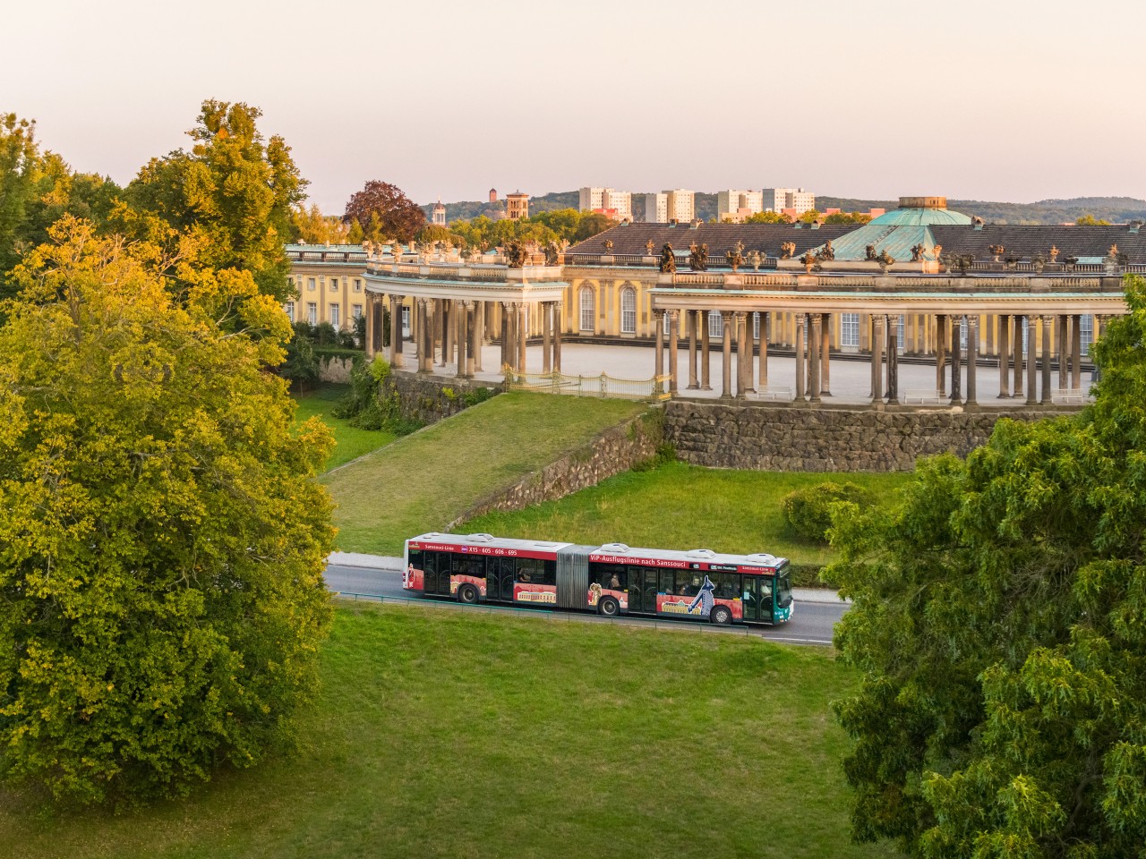 Bus vorm Park Sanssouci