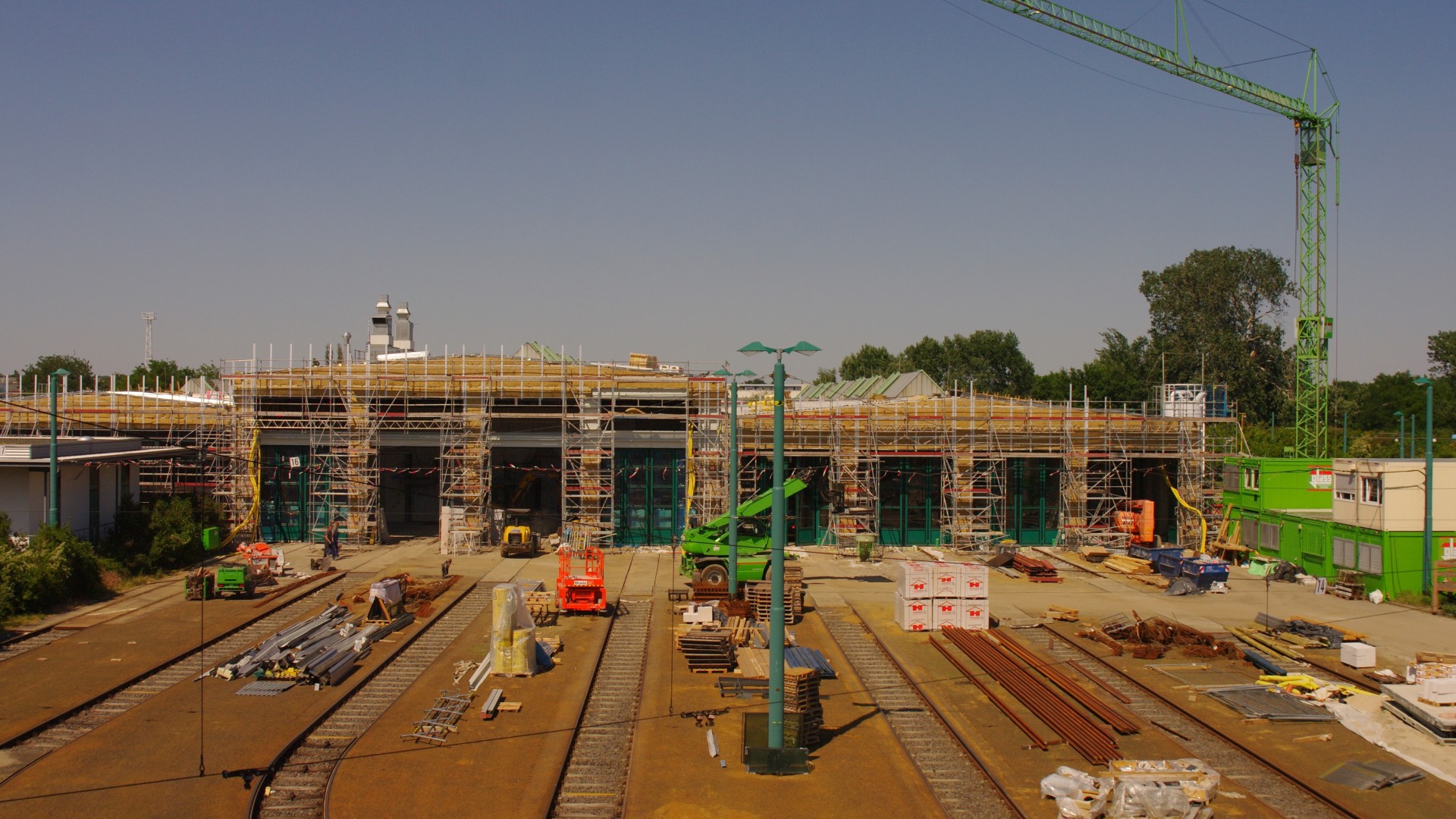 Umbau Werkstatt Tram Außenansicht der Werkstatt miut Baugerüst, © Dirk Schwarzer