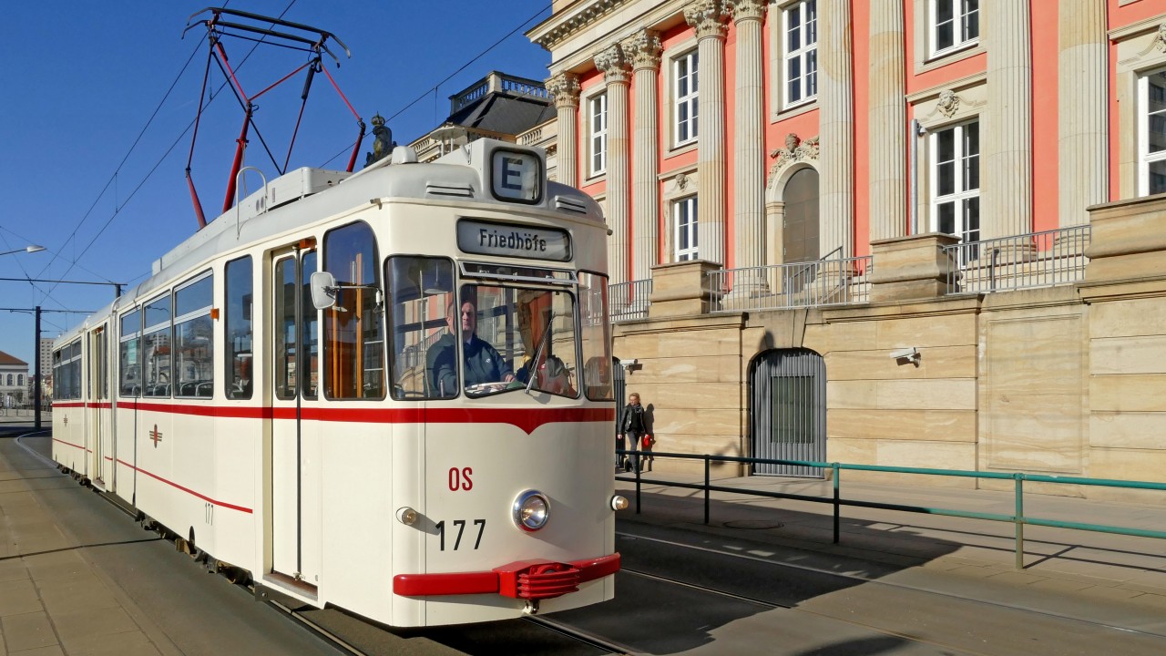 Gotha-Triebwagen 177 vor dem Stadthaus, © Robert Leichsenring