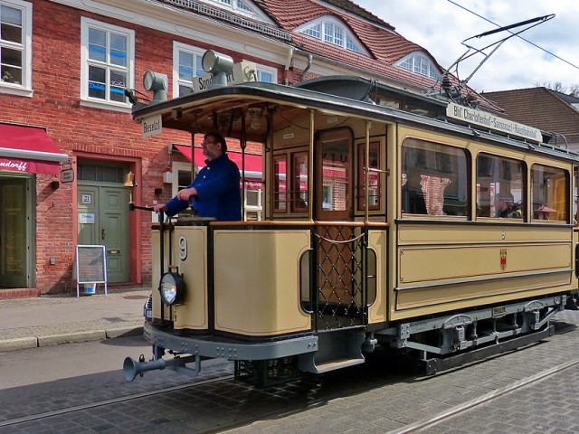 Lindner 1907 Triebwagen vorm Café Heider