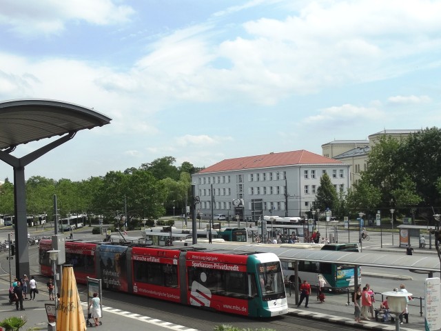 Verkehr, Haltestelle Straßenbahn am S Hauptbahnhof, 