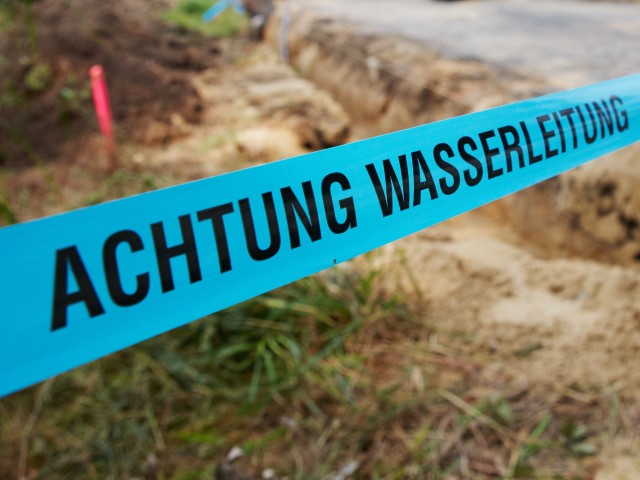 Die ersten Schritte zum Trinkwasser-Hausanschluss in Potsdam, © Christian Schwier /Fotolia